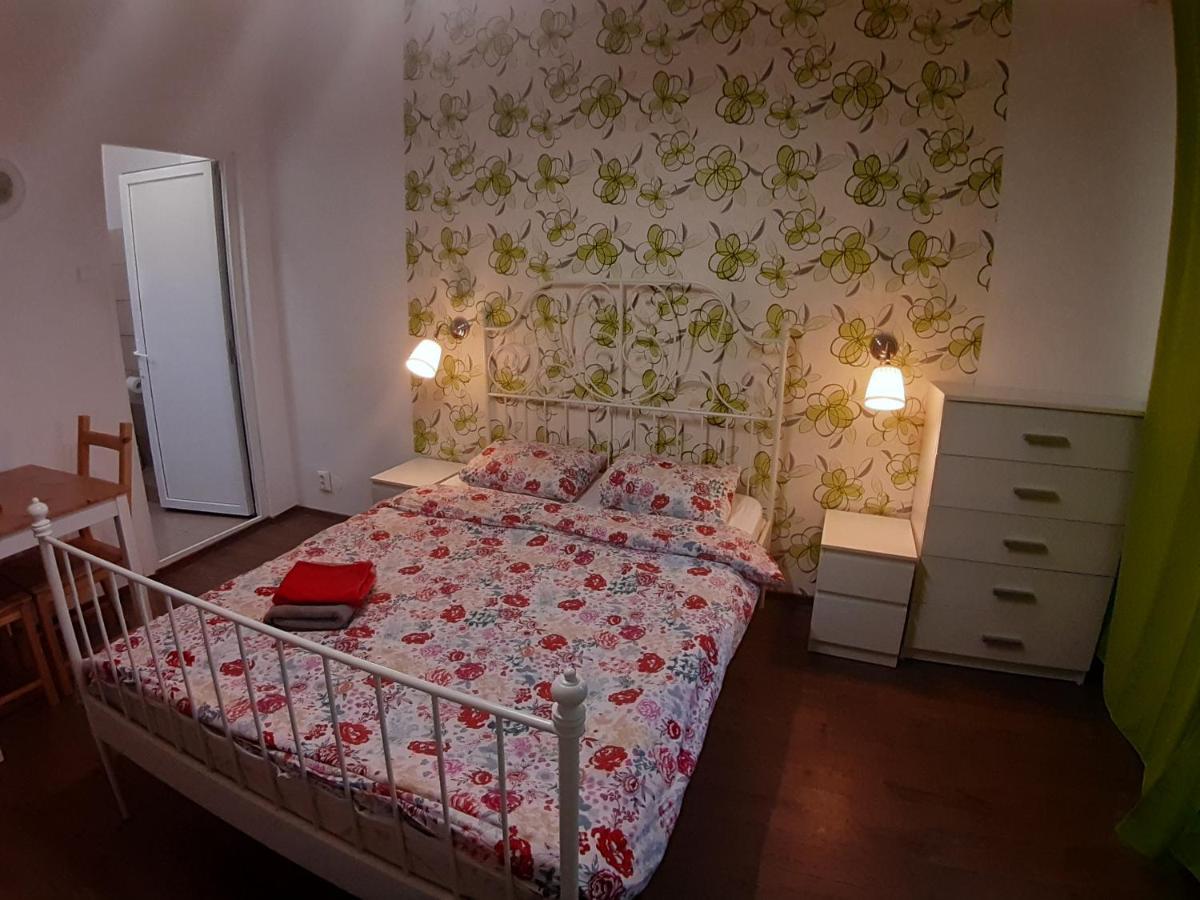 Romantic Calm Piata Universitate Apartment
